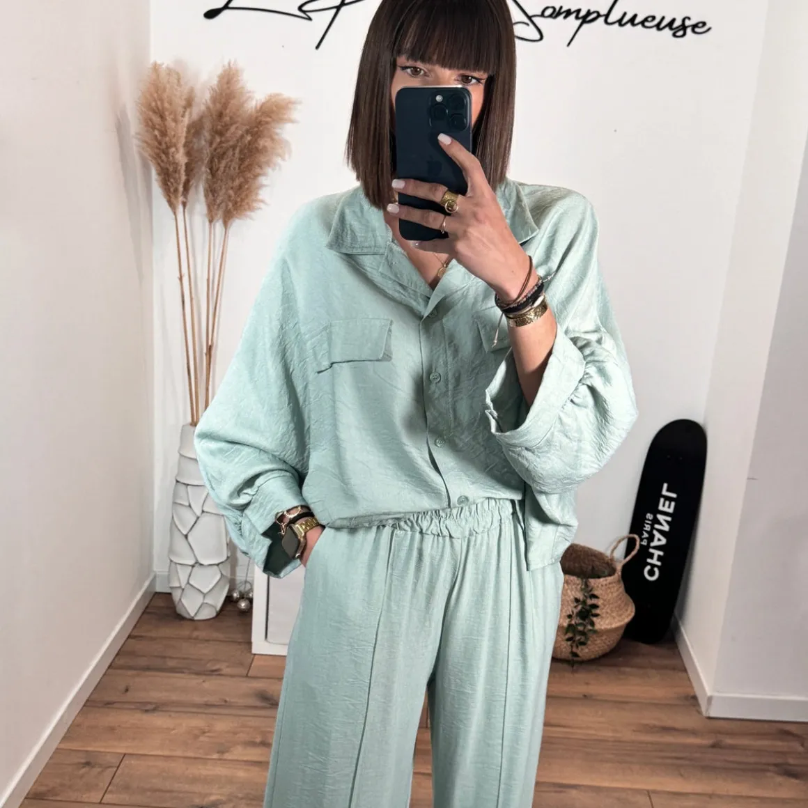 ensemble_chemise__pantalo_2.webp ENSEMBLE CHEMISE + PANTALON VERT PATY