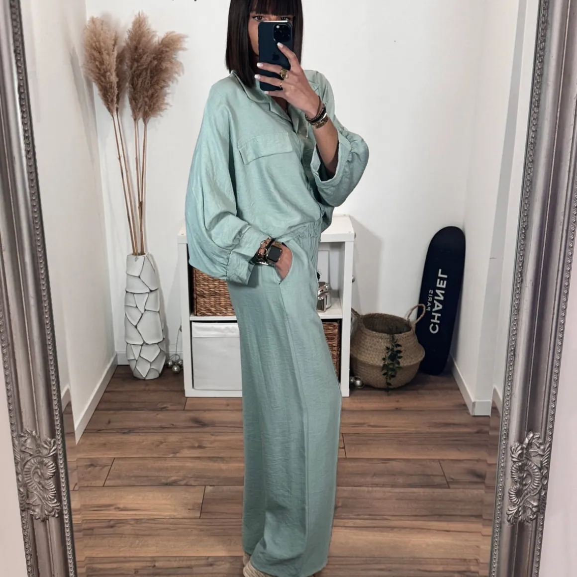 ensemble_chemise__pantalo_3.webp ENSEMBLE CHEMISE + PANTALON VERT PATY