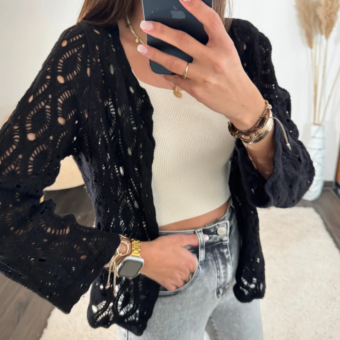 gilet_en_crochet_noir_eri_2.webp GILET EN CROCHET NOIR ERINA