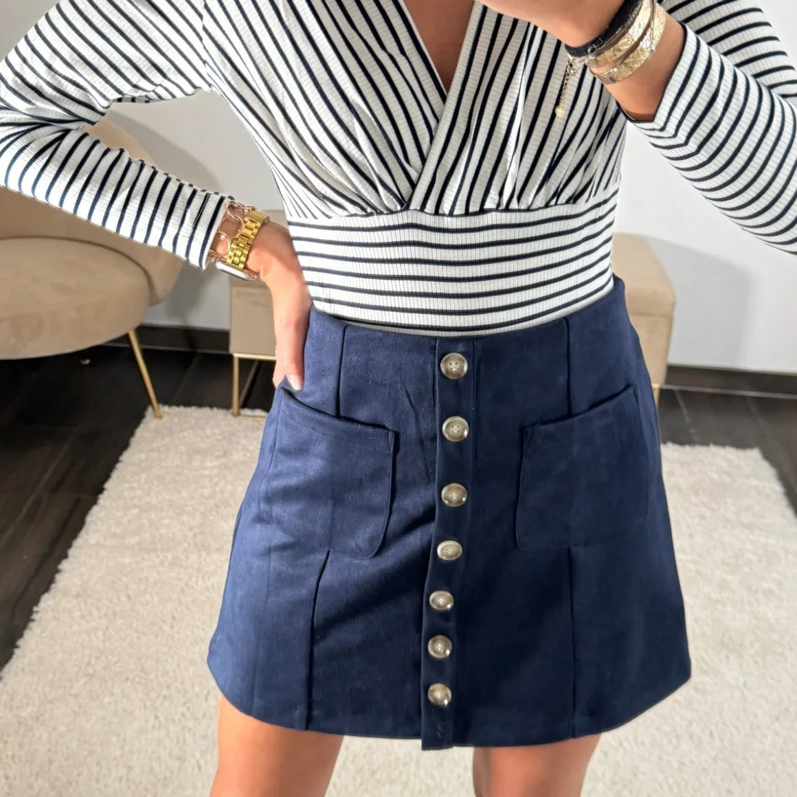 jupe_en_daim_bleu_marine_2.webp JUPE EN DAIM BLEU MARINE