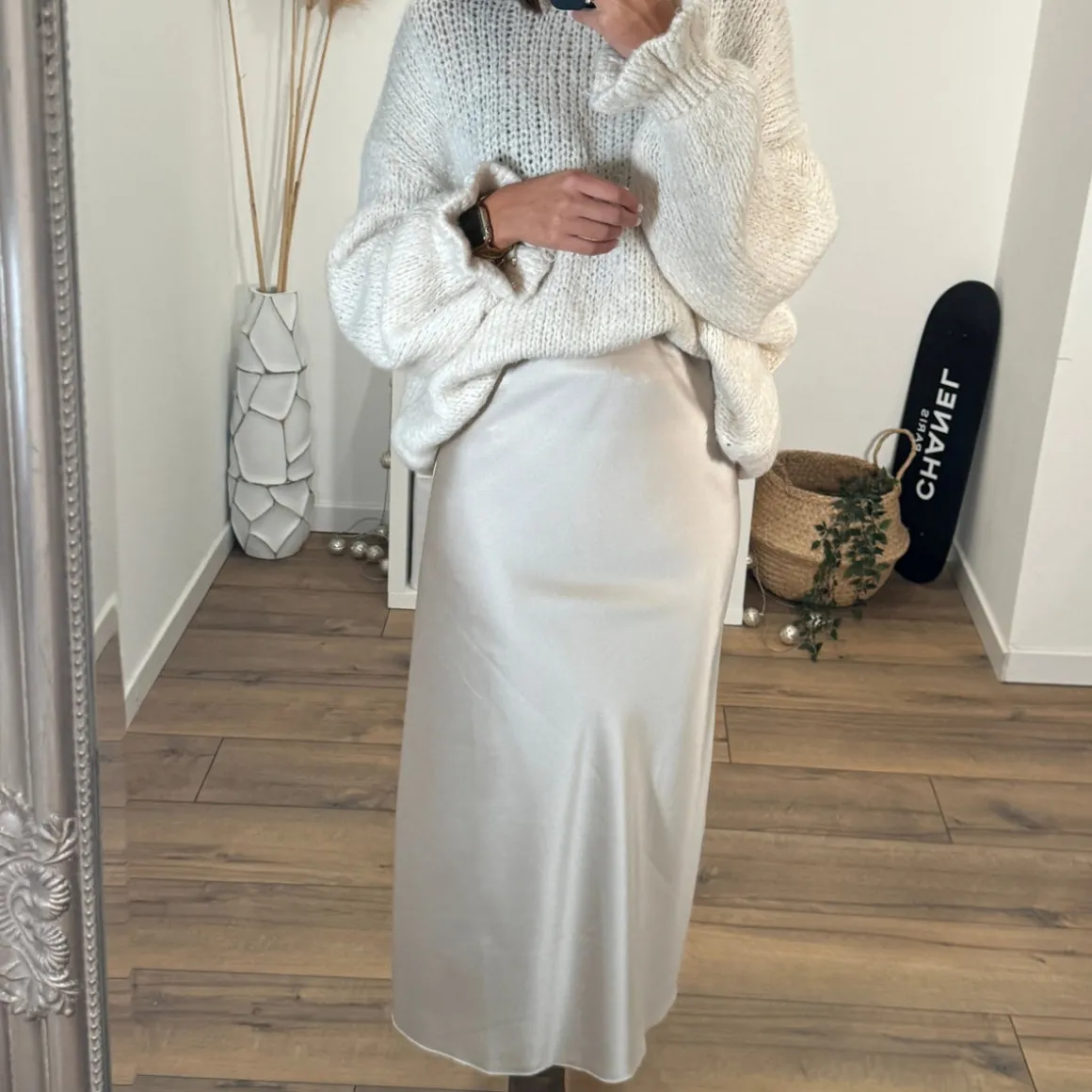 jupe_satine_beige_talia_2.webp JUPE SATINÉE BEIGE TALIA