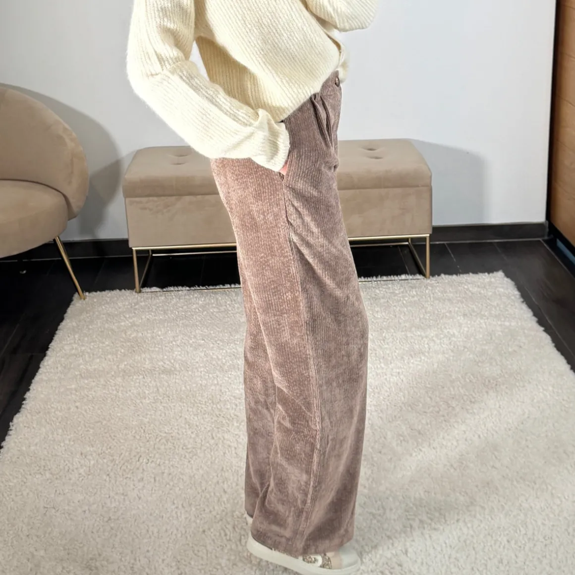 pantalon_velours_taupe_lo_2.webp PANTALON VELOURS TAUPE LOUIS