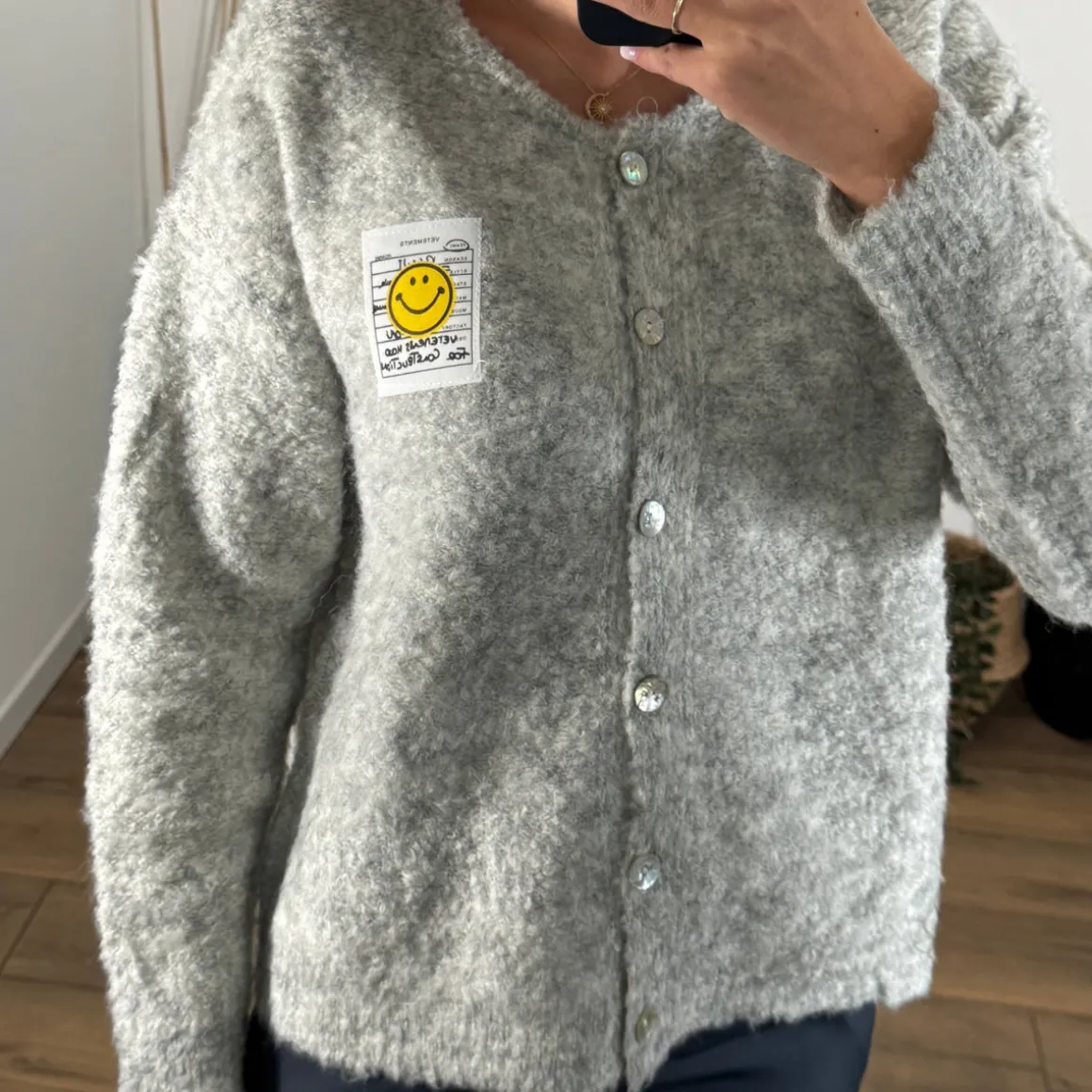 pull_gris_smiley_2.webp PULL GRIS SMILEY