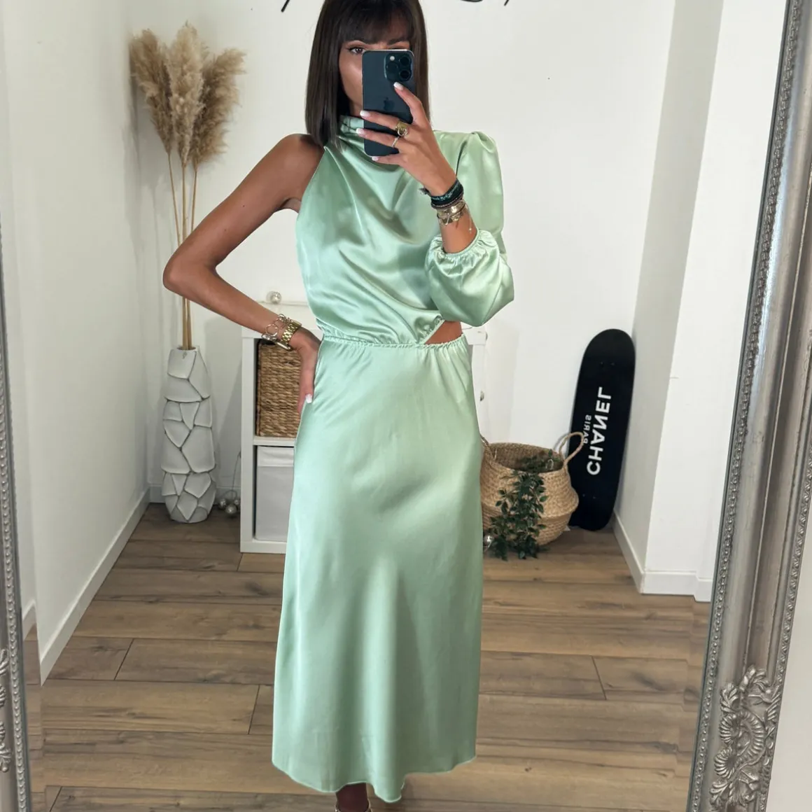 ROBE ASYMETRIQUE SATIN VERT SAUGE LOLA