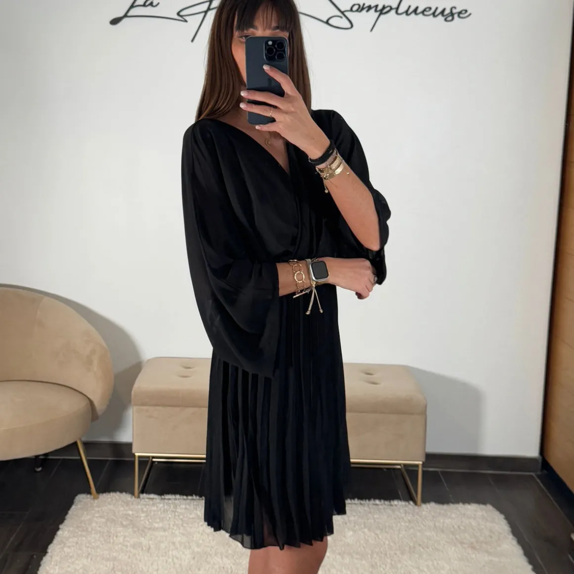robe_courte_noire_astrid_3.webp ROBE COURTE NOIRE ASTRID