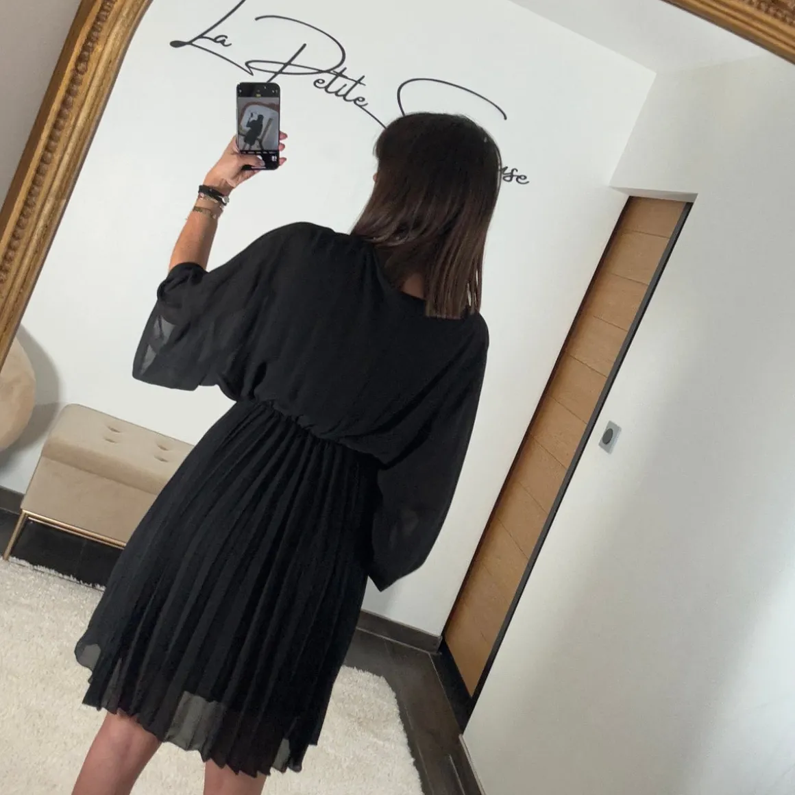 robe_courte_noire_astrid_5.webp ROBE COURTE NOIRE ASTRID