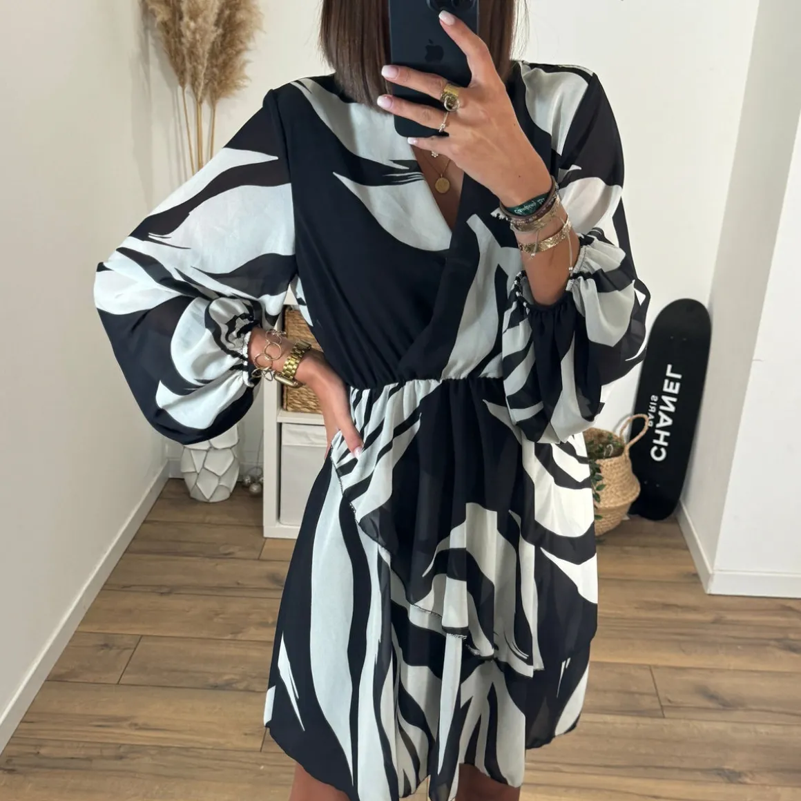 robe_noire_et_blanche_ari_2.webp ROBE NOIRE ET BLANCHE ARIANA