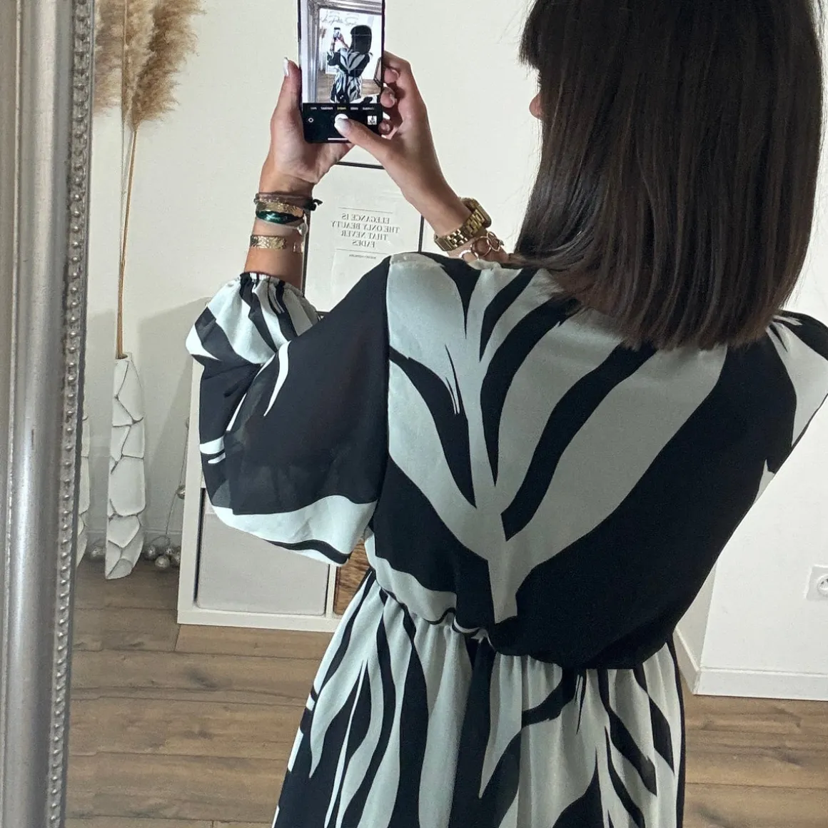 robe_noire_et_blanche_ari_3.webp ROBE NOIRE ET BLANCHE ARIANA