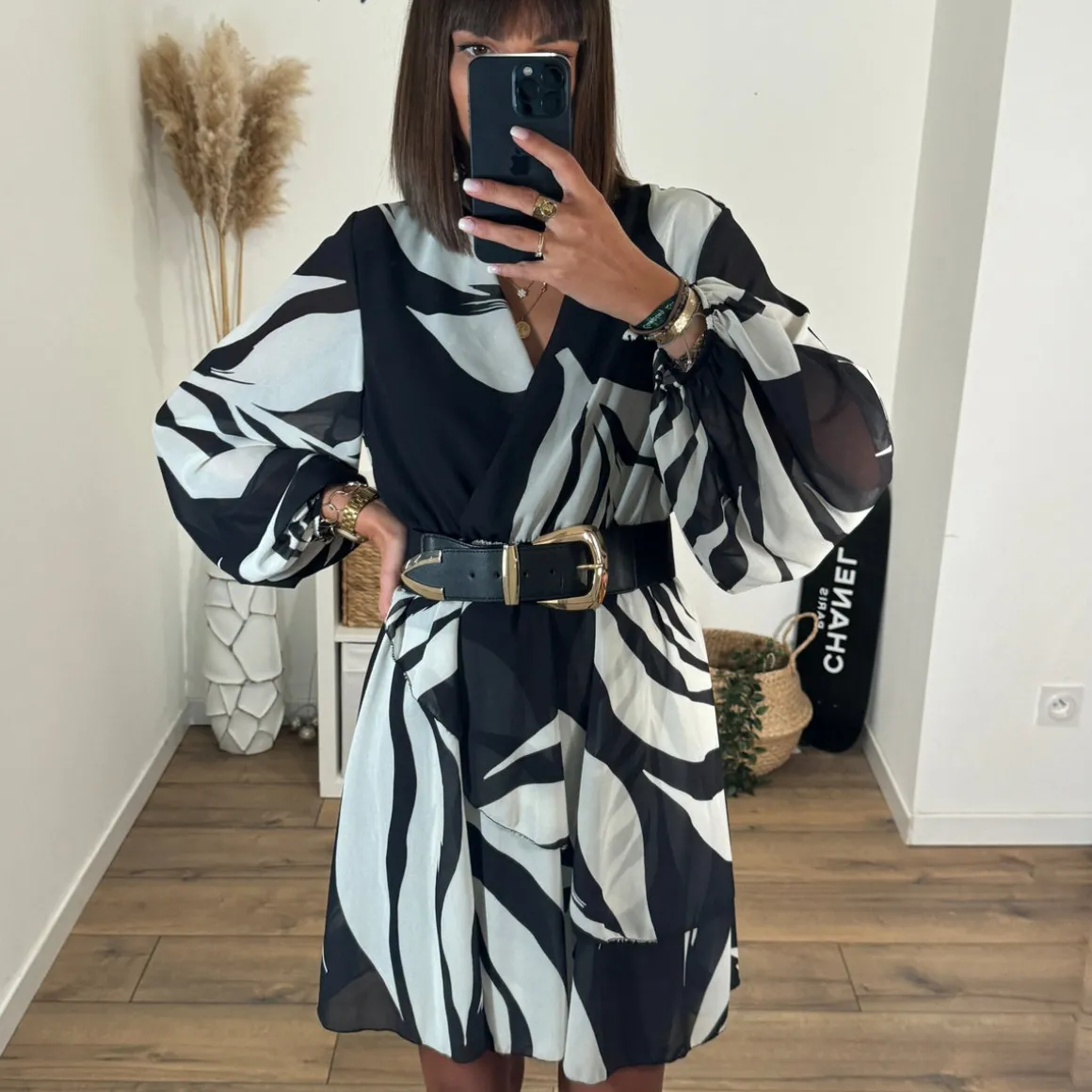 robe_noire_et_blanche_ari_4.webp ROBE NOIRE ET BLANCHE ARIANA