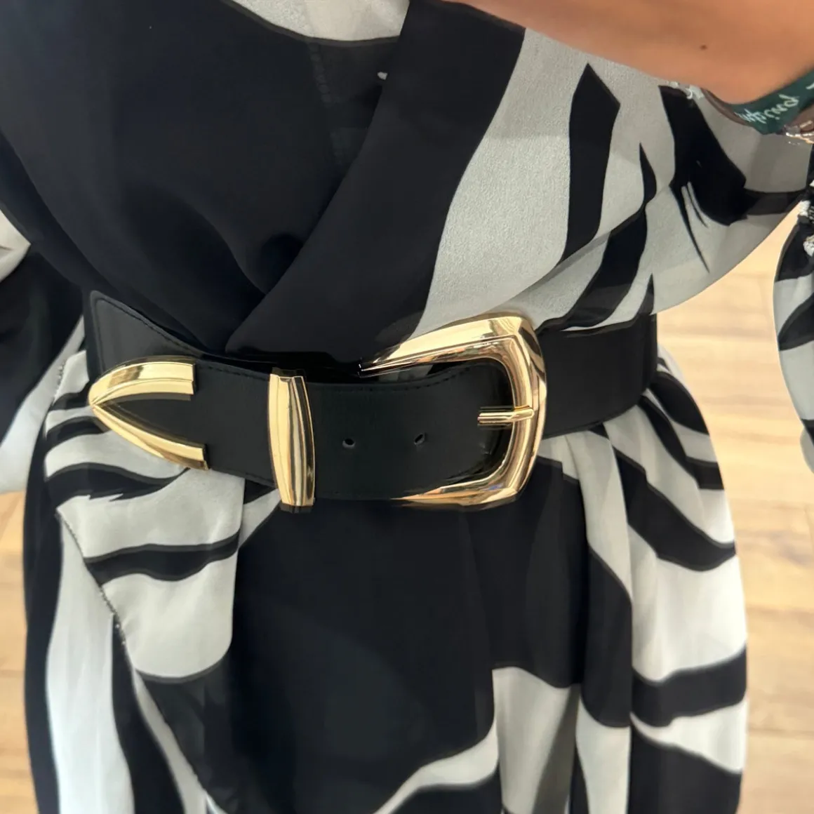 robe_noire_et_blanche_ari_5.webp ROBE NOIRE ET BLANCHE ARIANA