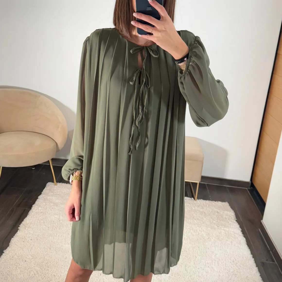 robe_plissee_kaki_amanda_3.webp ROBE PLISSEE KAKI AMANDA