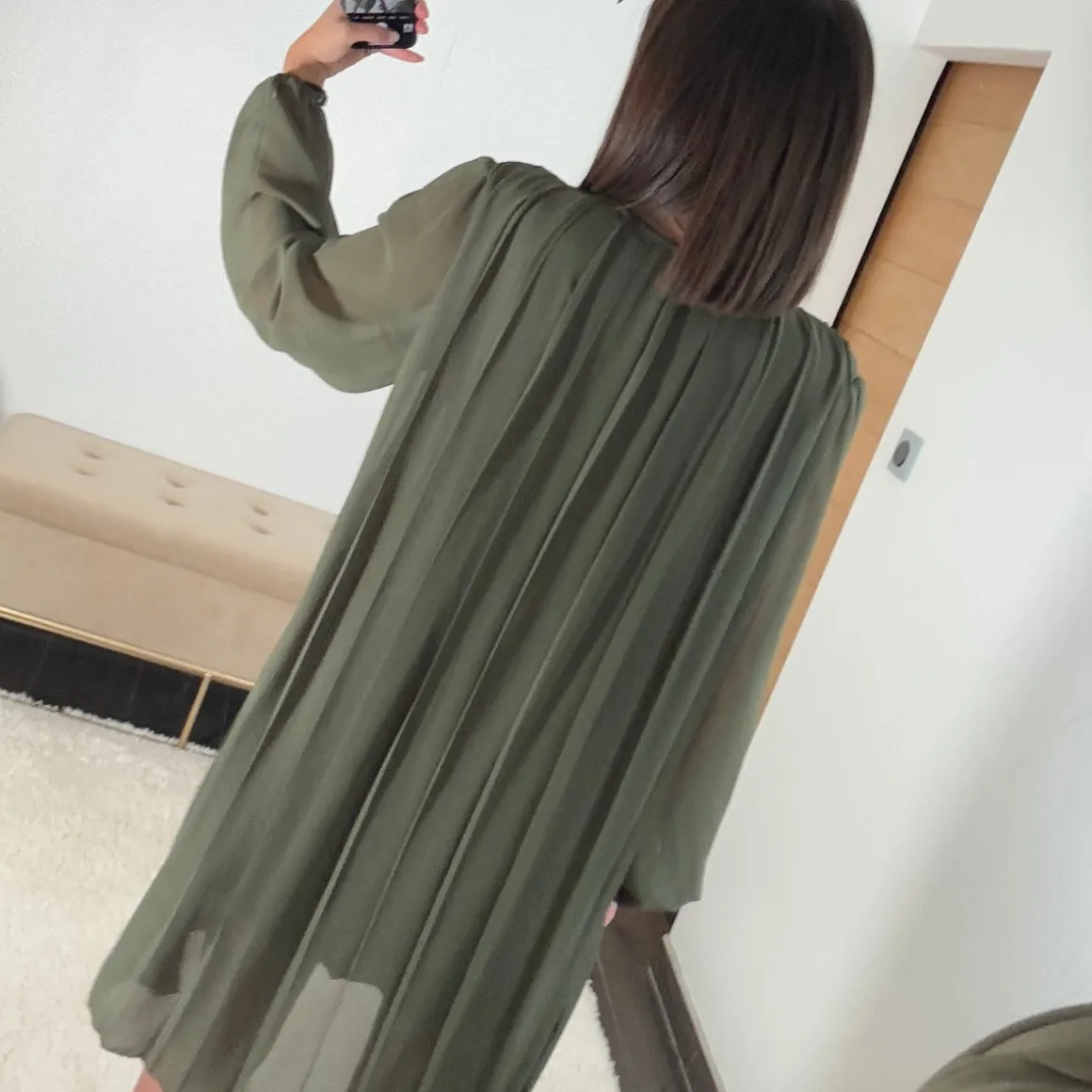 robe_plissee_kaki_amanda_4.webp ROBE PLISSEE KAKI AMANDA