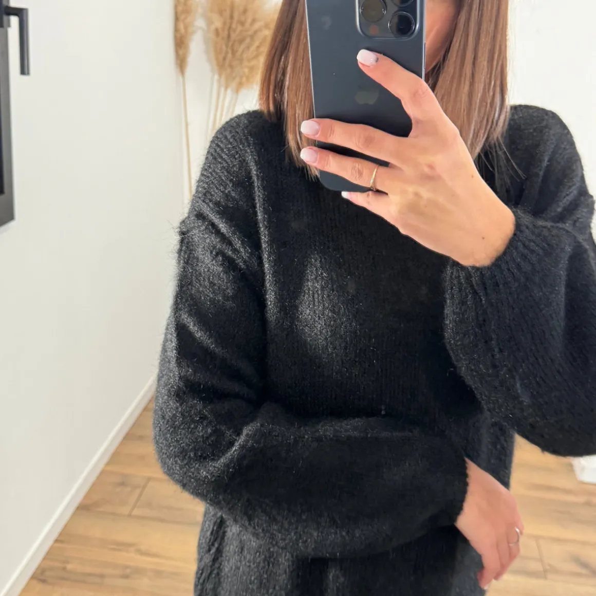 robe_pull_noire_adeline_3.webp ROBE PULL NOIRE ADELINE
