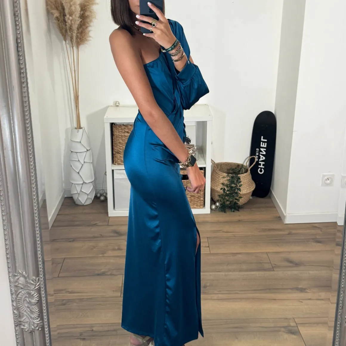 robe_satin_asymetrique_bl_2.webp ROBE SATIN ASYMETRIQUE BLEU ALIX