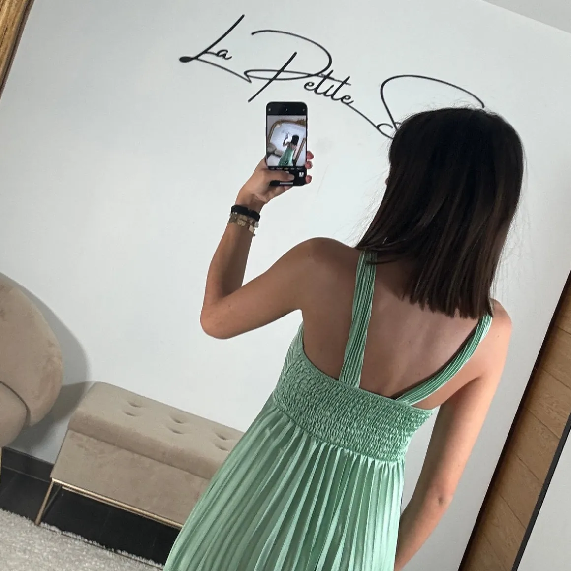 robe_satin_vert_sauge_glo_2.webp ROBE SATIN VERT SAUGE GLORIA