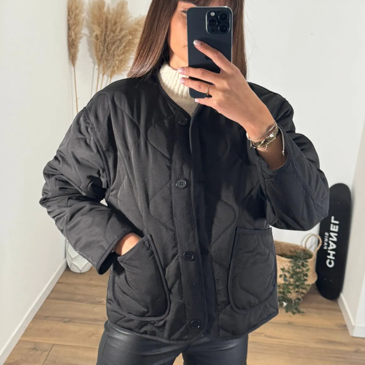 veste_matelassee_noire_as_2.webp VESTE MATELASSEE NOIRE ASTRID