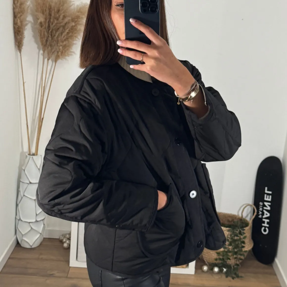 veste_matelassee_noire_as_3.webp VESTE MATELASSEE NOIRE ASTRID